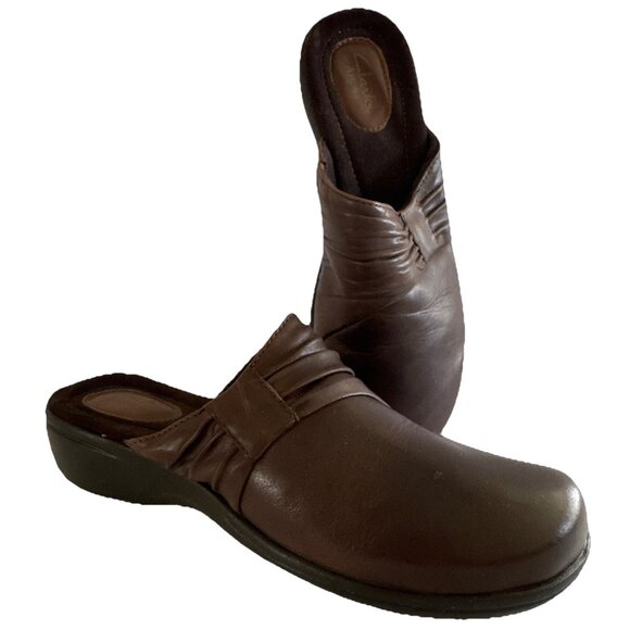 Clarks Women’s Brown Leather Mules Clogs 7.5 N Mid Block Heel Casual Work Shoes - Picture 1 of 11